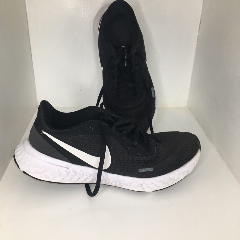 Nike Women’s Revolution 5 Running Shoes